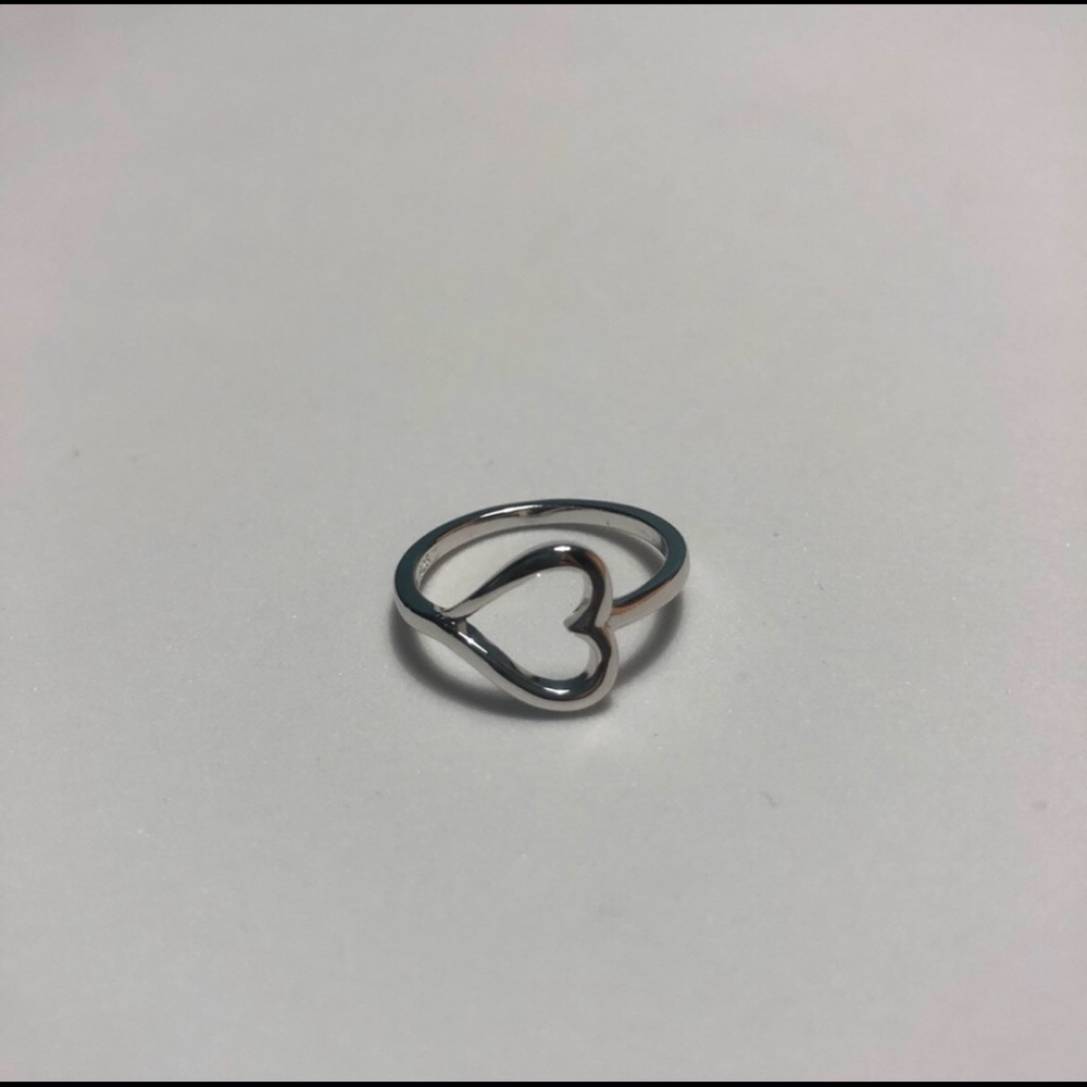 925 Sterling Silver Heart Ring - Picture 4 of 8